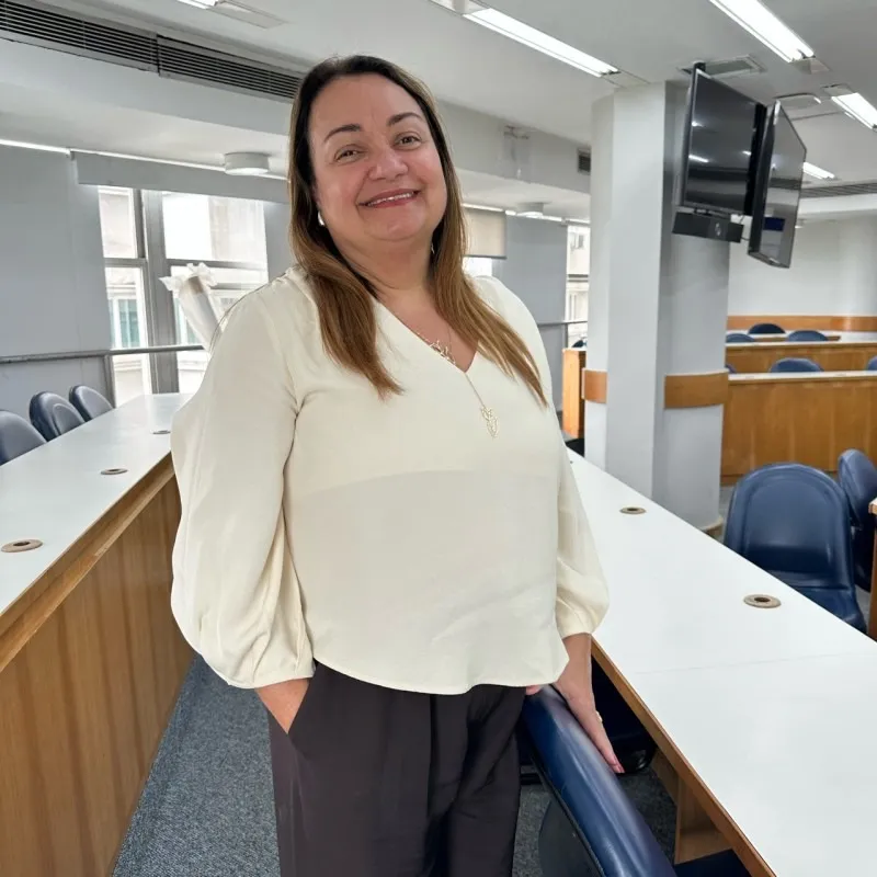 Professor MARIA CANDIDA TORRES